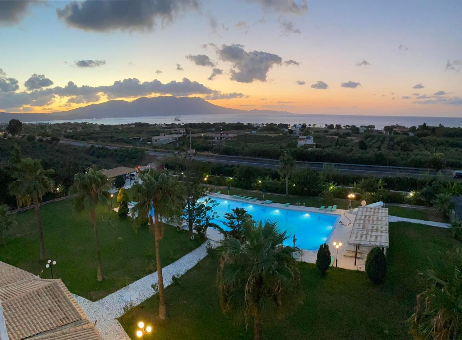 Regina Hotel Kissamos Exterior photo